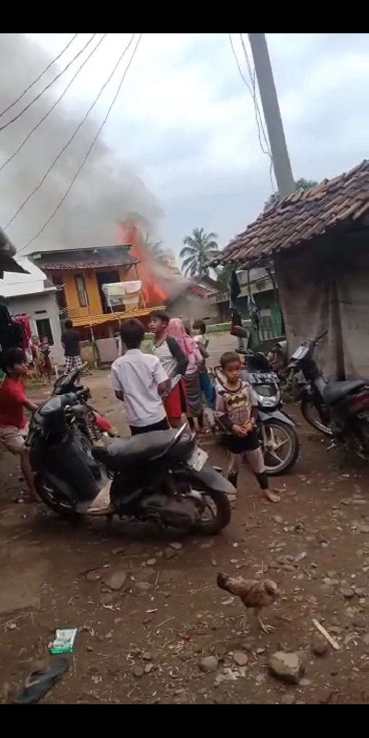 Akibat Obat Nyamuk, Satu Rumah di Kampung Banjar Ludes Terbakar