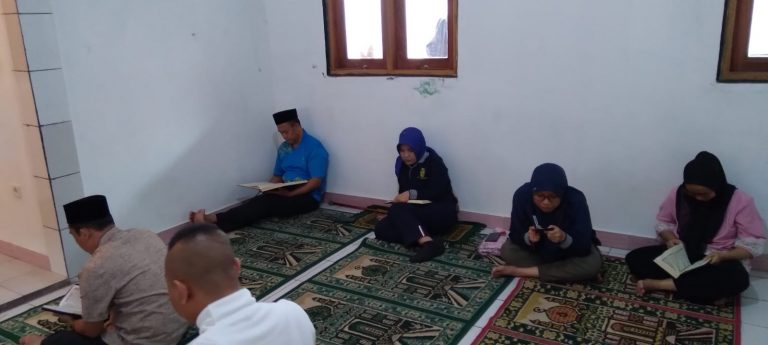 Isi Kegiatan Positif di Bulan Ramadhan, Camat Leuwisadeng Ajak Tadarus Bersama