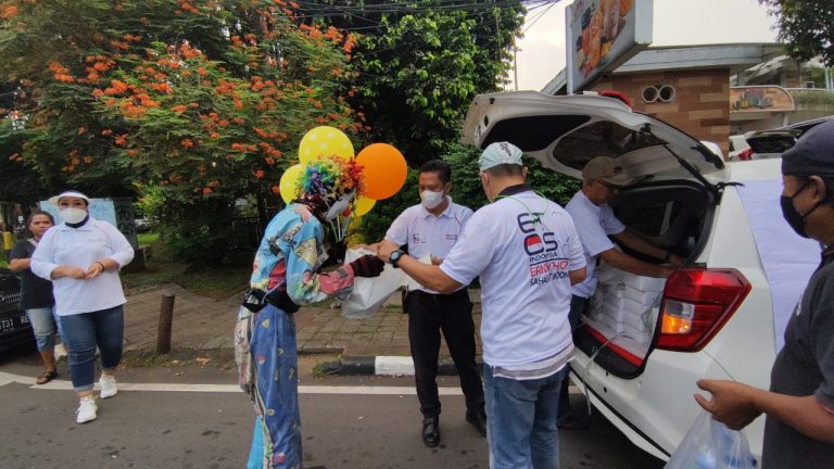 ETOS Bogor Raya Bagikan 150 Nasi Box Kepada Masyarakat