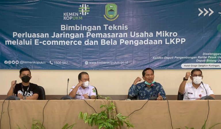 KemenKop UKM Dorong Usaha Mikro di Kabupaten Kuningan Untuk Berubah Digital