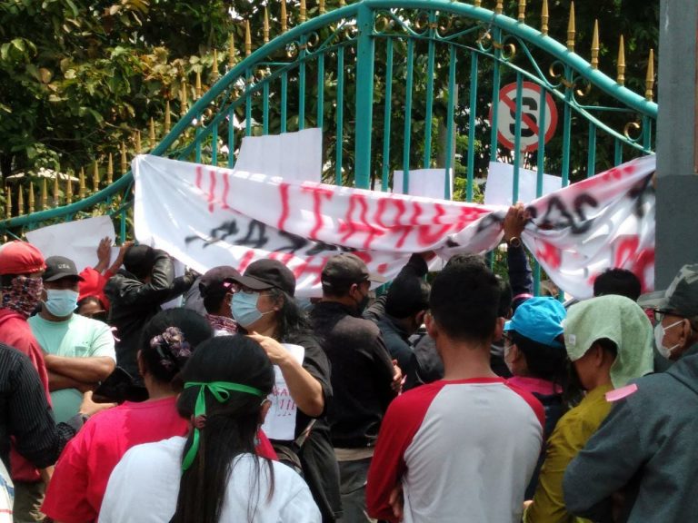 Resah Tak Bisa Berjualan, Puluhan PKL Geruduk Kantor Pemkab Bogor