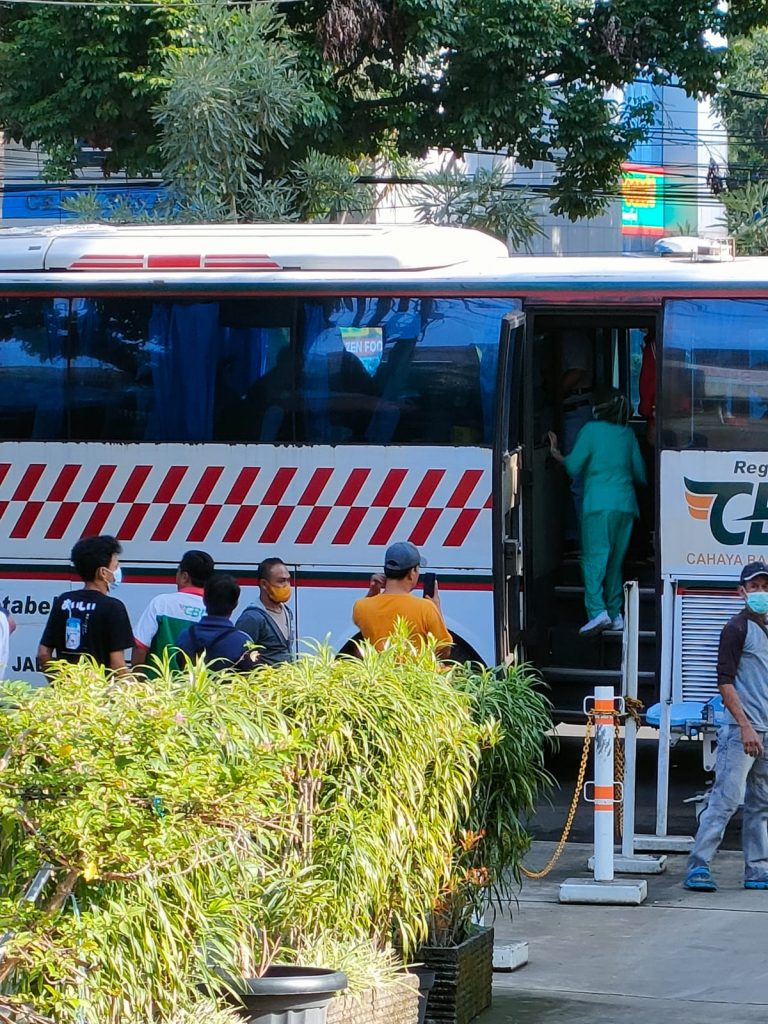 Hendak Pulang Kampung, Warga Leuwiliang Melahirkan di Bus