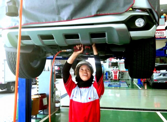 
 Wanita Muda ini Bernama Sarah, Ialah Kartini Muda di Dunia Otomotif. (Jhony/Bogordaily.net)