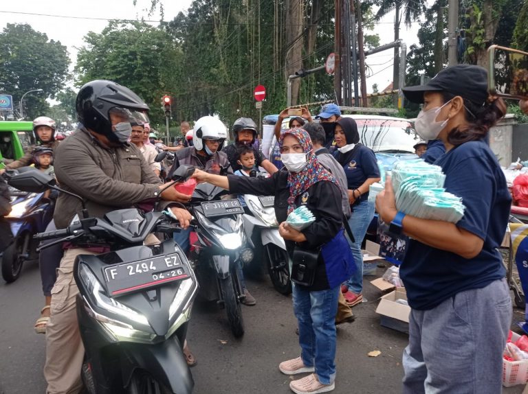 DPS Tebar Seribu Takjil di Simpang Manunggal Bogor