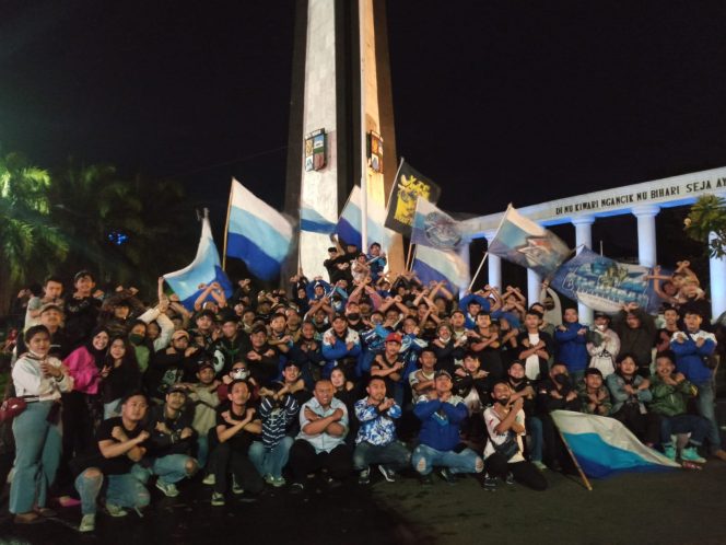 
 anggota XTC merayakan hari jadi XTC Kota Bogor ke 12