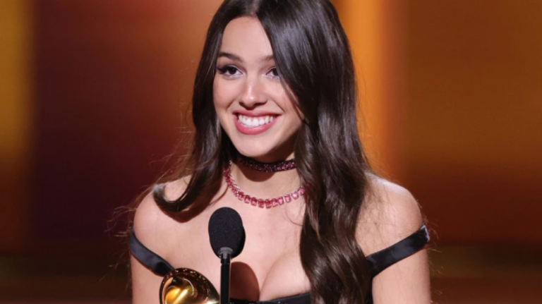 Olivia Rodrigo Raih Grammy 2022 Sebagai Penyanyi Pendatang Baru Terbaik!