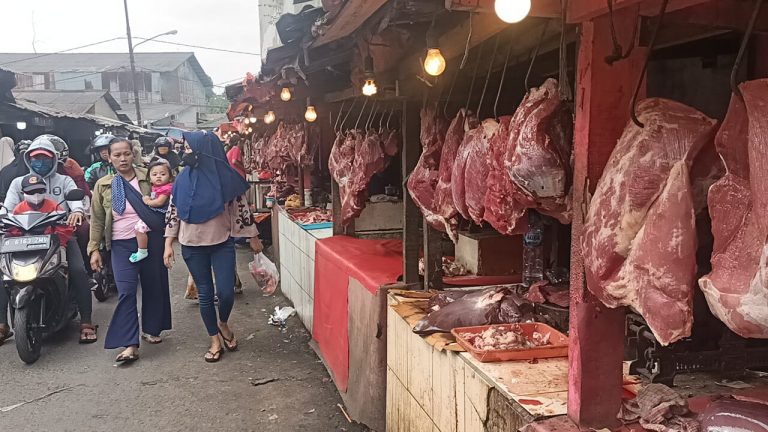 Jelang Ramadan, Harga Daging di Pasar Parung Tembus Rp140 Ribu