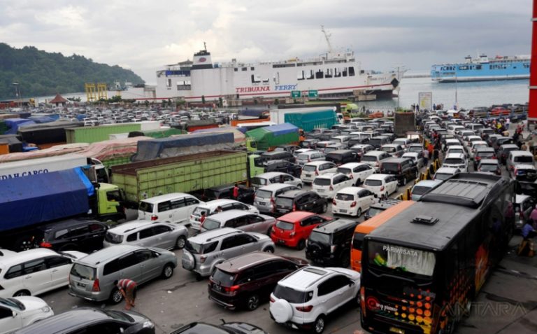 Dalam Perjalanan Mudik, Warga Parung Terjebak Kemacetan Horor di Pelabuhan Merak
