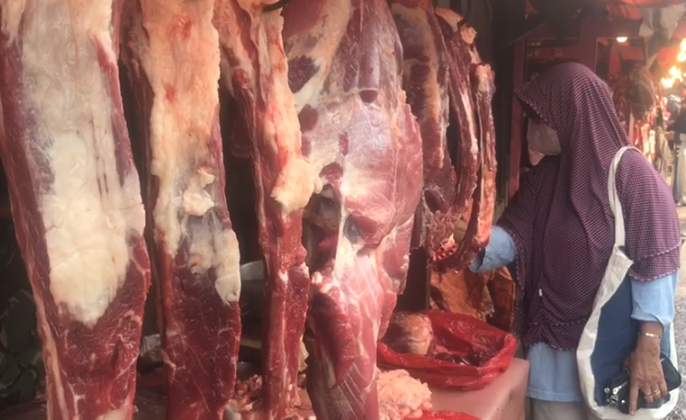 Akibat Harga Daging Meroket, Minat Masyarakat di Pasar Parung Menurun