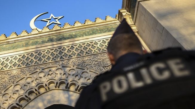 Di Tengah Bulan Ramadan, Dua Masjid di Prancis Ditutup