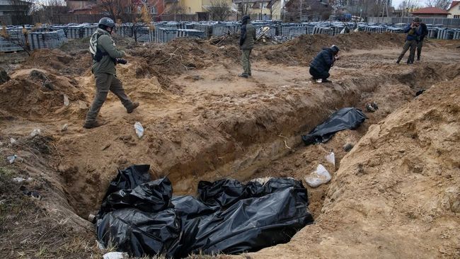 Horor! 440 Mayat Ditemukan di Kuburan Massal Kota Izium