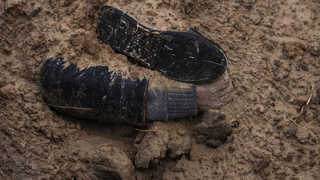 Sadis! Setengah Terkubur, Wali Kota di Ukraina dan Warga Sipil Tewas dengan Tangan Terikat