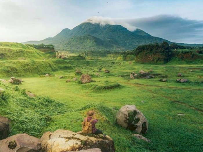 Ranu Manduro Tawarkan Pemandangan Padang Sabana