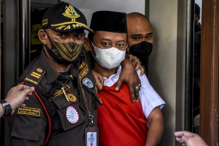 Herry Wirawan Divonis Hukuman Mati di Pengadilan Tinggi Bandung