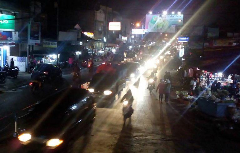 Arus Lalin Libur Isa Almasih di Jalan Raya Cisarua, Lenggang di Malam Hari