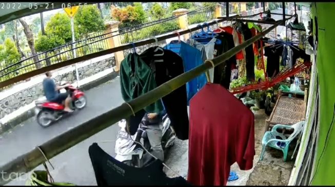 Aksi Maling Pakaian Dalam Terekam CCTV Viral!