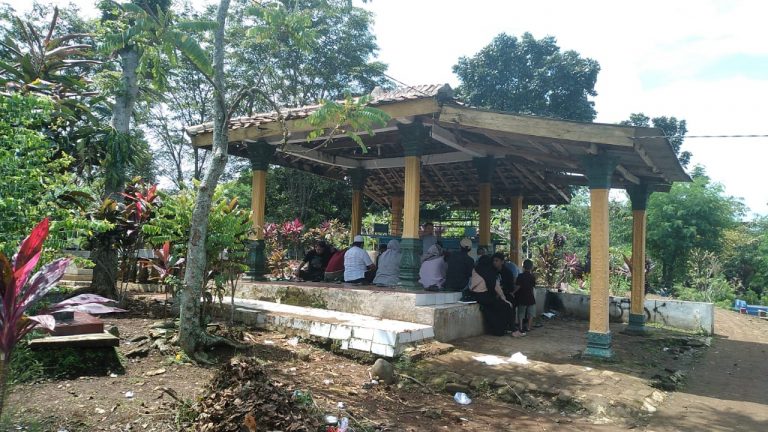 Berkah Lebaran Bagi Penjaga TPU di Kota Bogor