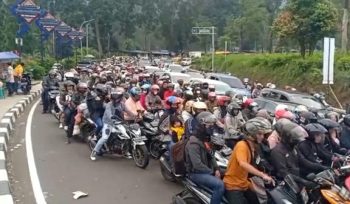 Ratusan Ribu Pengendara Motor Mengular di Kawasan Puncak. (irfan/Bogordaily.net)