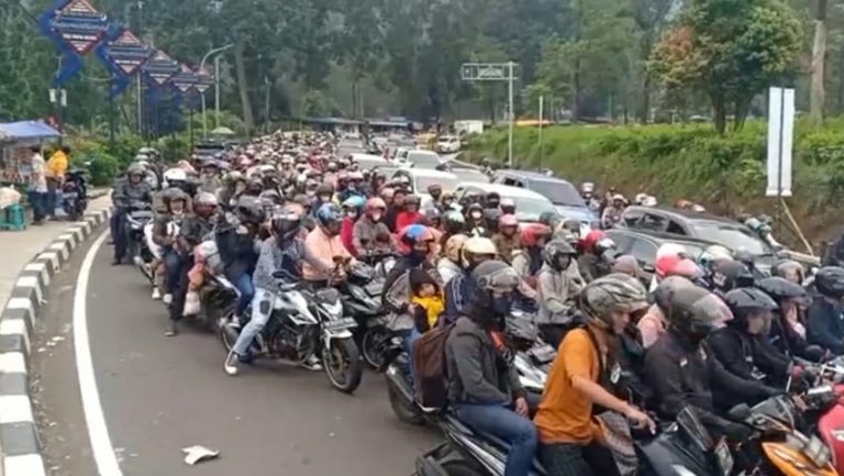 Kemacetan Panjang puncak