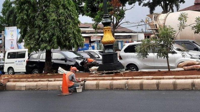 
 Kemacetan terjadi di Jalan Raya Kandang Roda-Sentul, Kabupaten Bogor. (Irfan/Bogordaily.net)