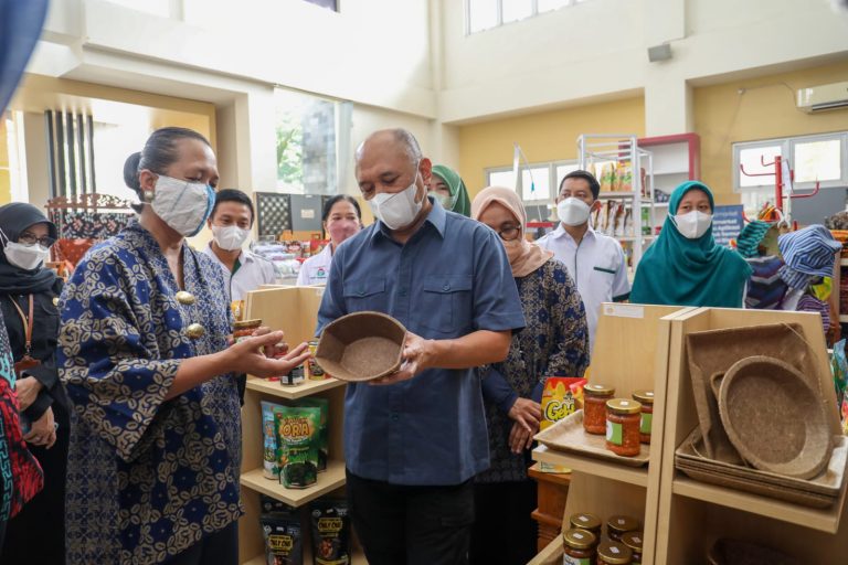 KemenKopUKM dan Grab Sinergi Dorong Percepat UMKM Onboarding Digital