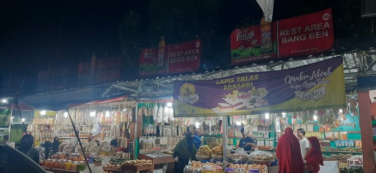 Cerita Penjual Oleh-Oleh di Puncak, Tuai Berkah Saat Wisatawan Melonjak