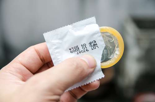 Jangan Sampai Salah, Sebelum Berhubungan Seks Pakai Kondom Cek Dulu 5 Hal Ini
