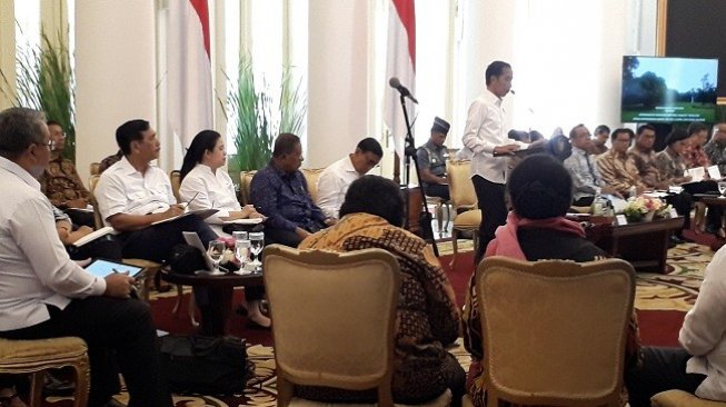 
 Presiden Jokowi saat memimpin rapat kabinet di Istana Bogor beberapa waktu lalu. (Ummi Hadyah Saleh/Suara.com/Bogordaily.net)
