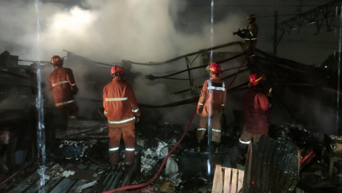 Pasar Kemiri Muka Depok Kebakaran, Puluhan Kios Ludes Dilalap Api