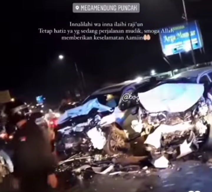 Kecelakaan Maut di Puncak Bogor, Dua Mobil Ringsek saat Malam Takbiran