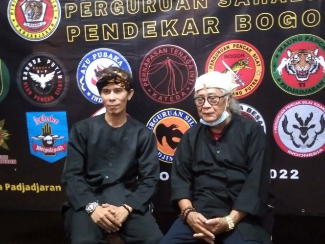 
 Guru Besar Pencak silat Abah Dasep Arifin,(kanan) (Albin/Bogordaily.net)
