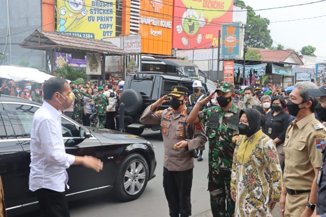 
 Dandim 0606 Kota Bogor bersama jajaran Kodim 0606 melakukan Pam VVIP kunjungan Presiden RI Joko Widodo ke Pasar Gunung Batu, Kota Bogor. (Pemkot.bogor/Bogordaily.net)