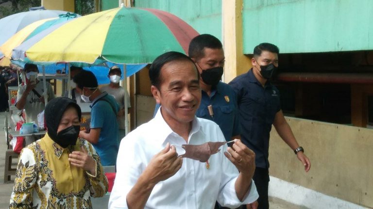 Pelonggaran Prokes Tak Berlaku, Bertemu Jokowi Harus Tes PCR dan Gunakan Masker