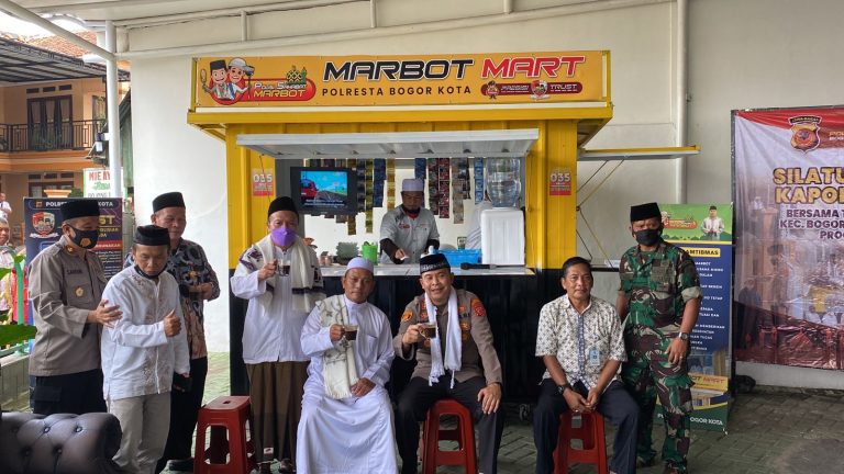 Kapolresta Bogor Kota Serahkan Satu Unit Gerai Marbot Mart ke-35 di Mesjid Nurul Hidayah