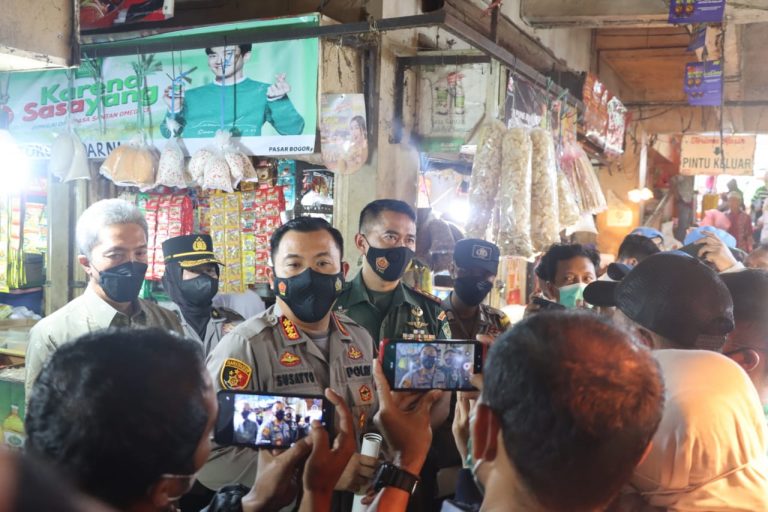 Santer Harga Minyak Goreng Curah Tinggi, Kapolresta Pastikan HET Stabil di Pasar Bogor