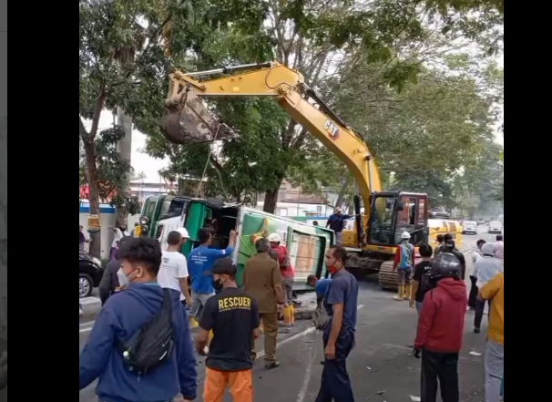 Ngeri, Detik-detik Bus Rombongan Takziah Terbalik di Sleman, Puluhan Luka-luka 1 Tewas