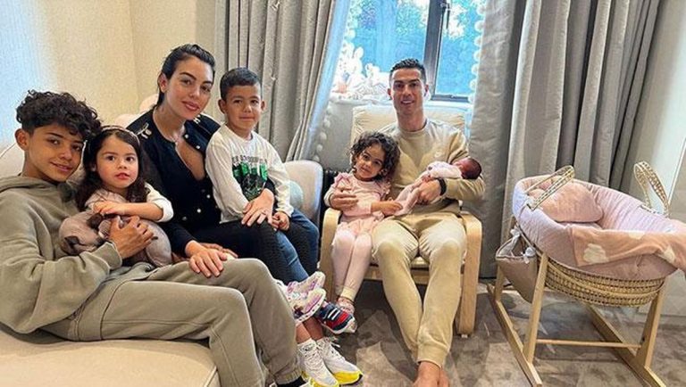 Akhirnya, Kekasih Cristiano Ronaldo Ungkap Nama Bayi Perempuan Mereka