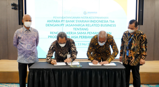
 Penandatanganan nota kesepahaman PT Bank Syariah Indonesia Tbk (BSI) dengan anak usaha Jasa Marga yaitu PT Jasa Marga Related Business.(BSI/Bogordaily.net)