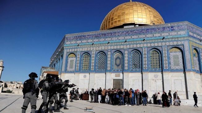 Prosesi Pemakaman Warga Palestina Dekat Masjid Al-Aqsa Diserang Israel