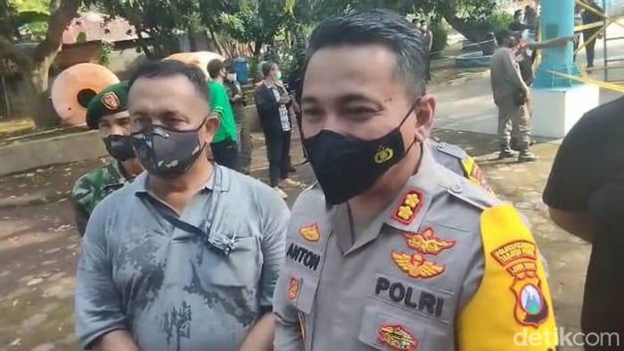 Polisi Selidiki Penyebab Ambrolnya Seluncuran Kolam Renang Kenpark Surabaya