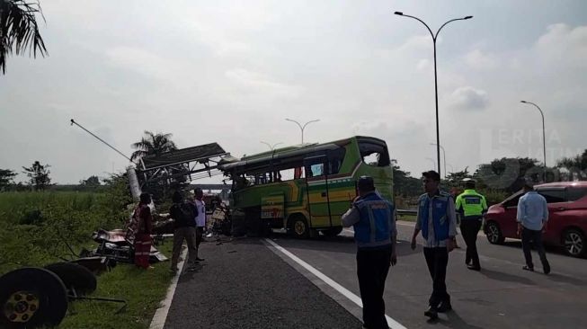 Terungkap! Sopir Bus Maut di Tol Surabaya-Mojokerto Positif Sabu