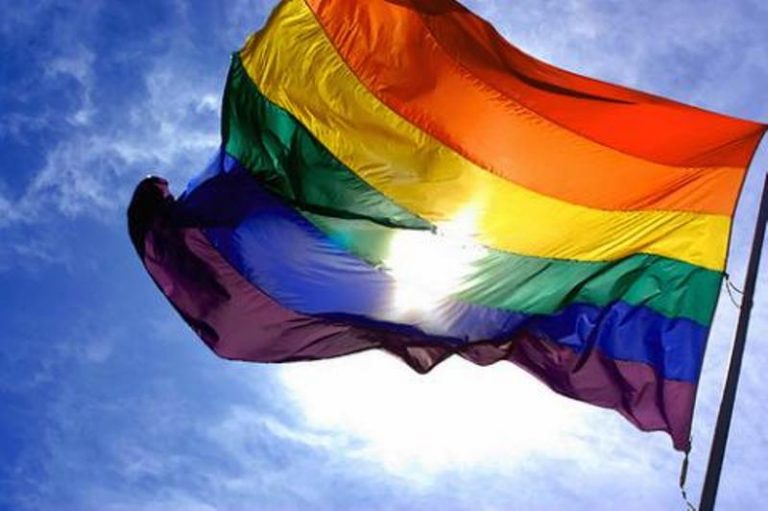 Kibarkan Bendera Pelangi Simbol LGBT, Menlu Panggil Kedubes Inggris Atas Indonesia