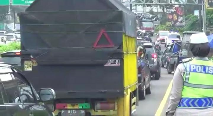 Libur Isa Almasih, Kendaraan Mengular 2 Km di Puncak Bogor