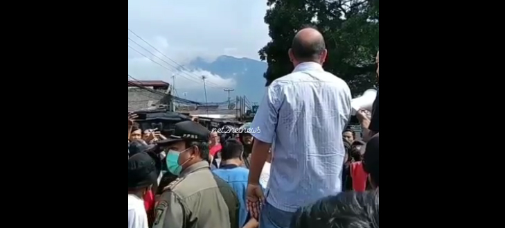 Protes Jalan Rusak, Jalan Sukabumi-Bogor Didemo Warga Lalulintas Lumpuh
