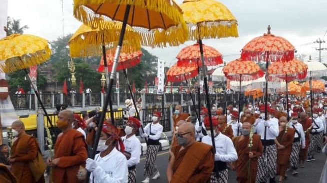 Meriahnya Rayakan Hari Raya Waisak di Candi Borobudur
