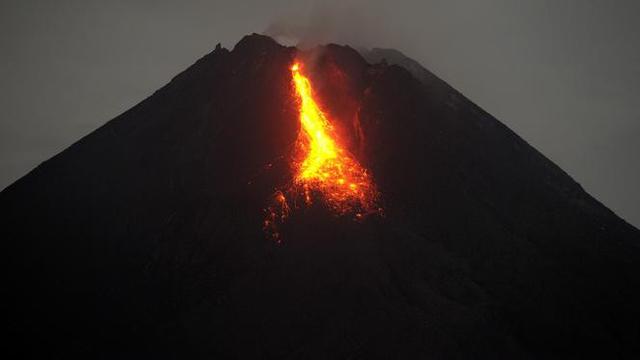 Gunung Merapi Keluarkan 8 Kali Guguran Lava Pijar Hingga 1,8 Km