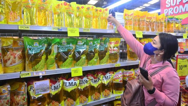 
 Informasi Minyak Goreng Curah Rakyat dengan Harga Rp14 Ribu Melalui Aplikasi. (bbc/Bogordaily.net)