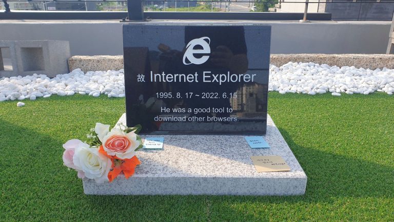 Batu Nisan Internet Explorer Dibangun di Korea Selatan
