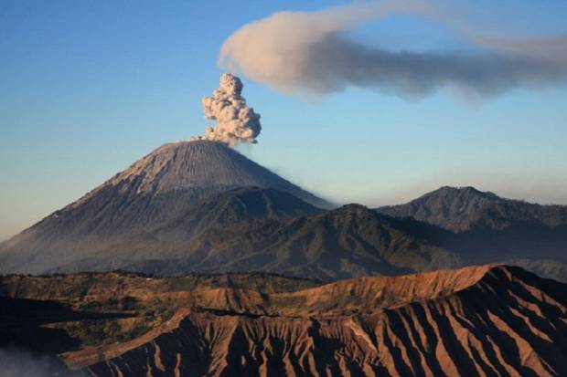 
 Gunung Semeru Miliki Sejuta Kisah Mistis. (sindonews/Bogordaily.net)