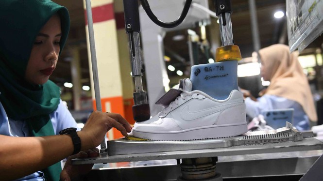 
 Pabrik Sepatu Nike, Tanggerang. (Vlix.id/Bogordaily.net)